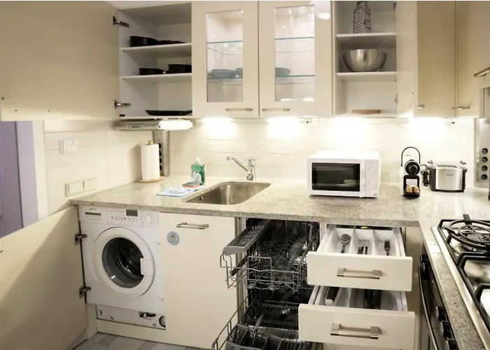 Calm 60M2 Flat Close To Center - Free Parking